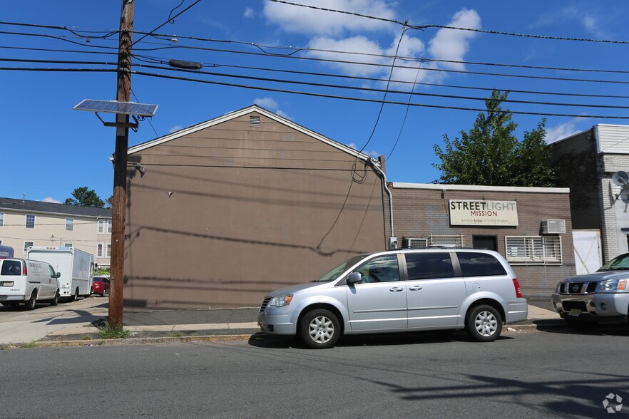 1181 E Broad St, Elizabeth, NJ à vendre - Photo du bâtiment - Image 2 de 4
