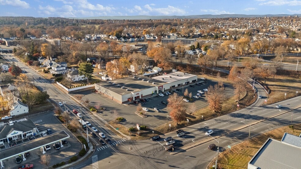 103-125 Silas Deane Hwy, Wethersfield, CT for lease - Building Photo - Image 3 of 4