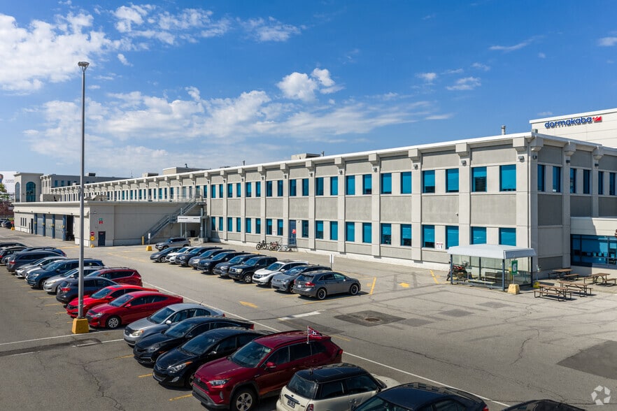 101-105 Marcel-Laurin, Montréal, QC à louer - Photo du bâtiment - Image 3 de 4