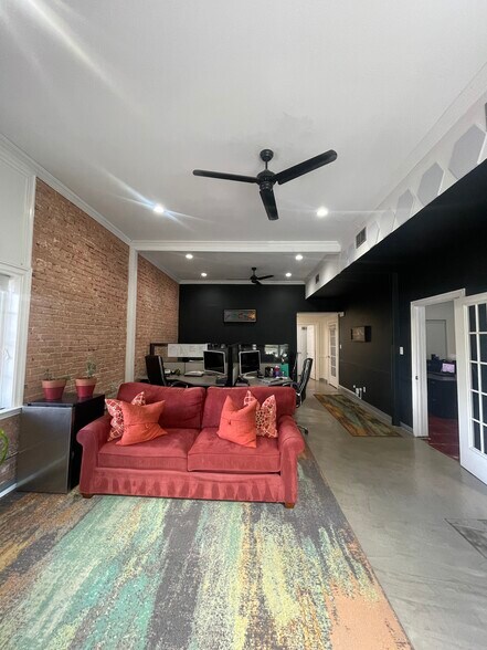 1722 N Hall St, Dallas, TX à louer - Photo du bâtiment - Image 3 de 10