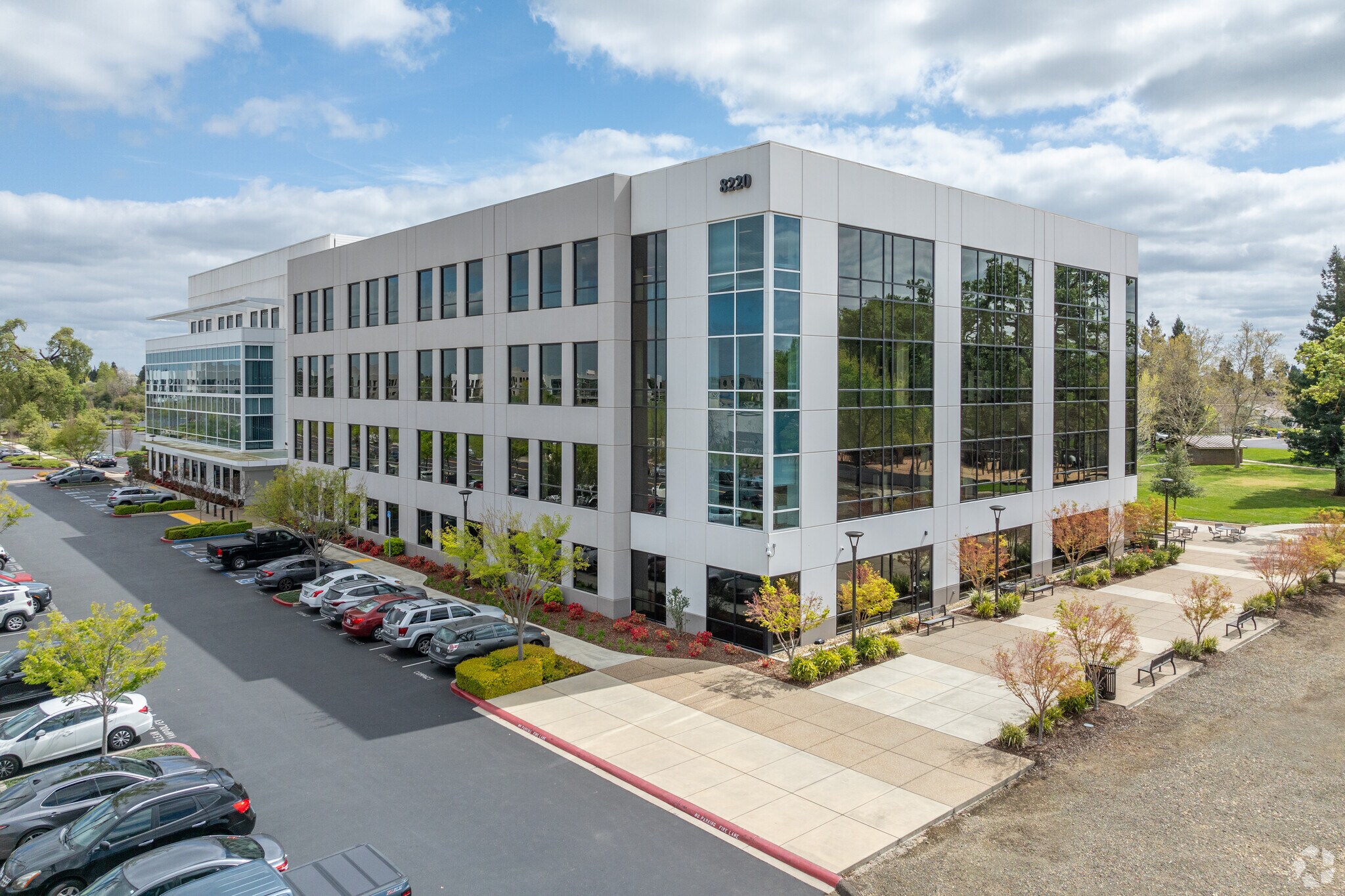 8220 Longleaf Dr, Elk Grove, CA à louer Photo du bâtiment- Image 1 de 9