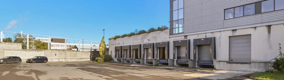 Industriel dans Saint-Denis à louer - Photo du bâtiment - Image 2 de 9