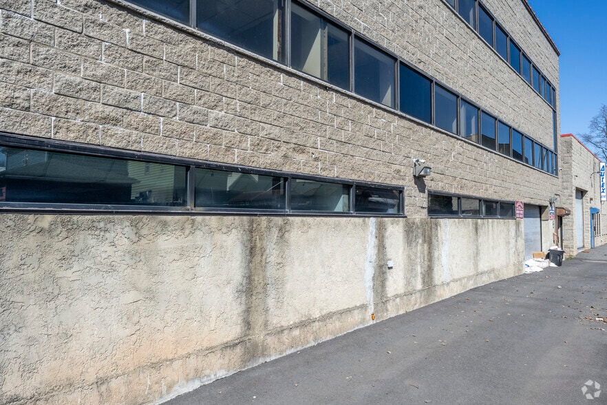 98 Wakefield Ave, Staten Island, NY for lease - Building Photo - Image 3 of 4