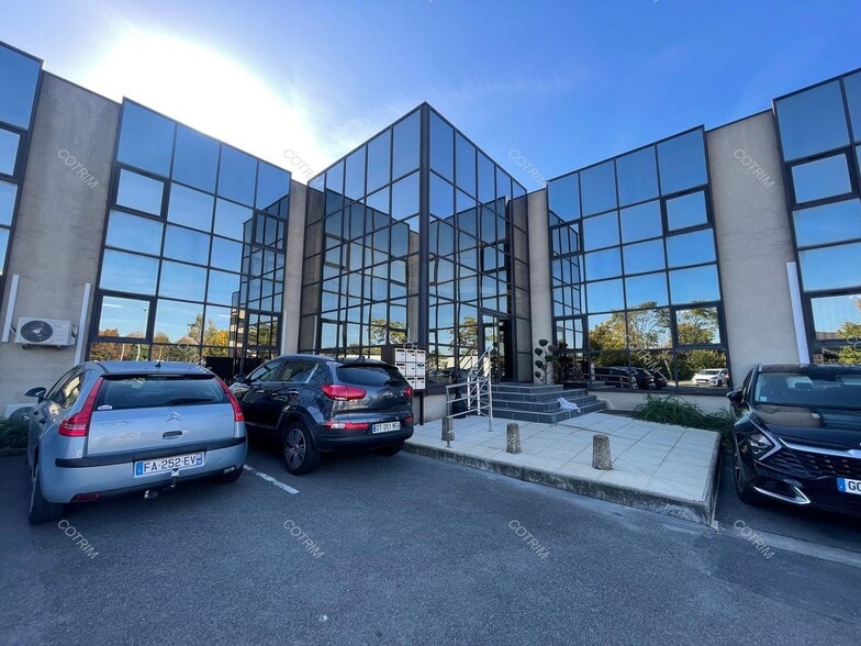 Office in Reims for lease - Building Photo - Image 2 of 6