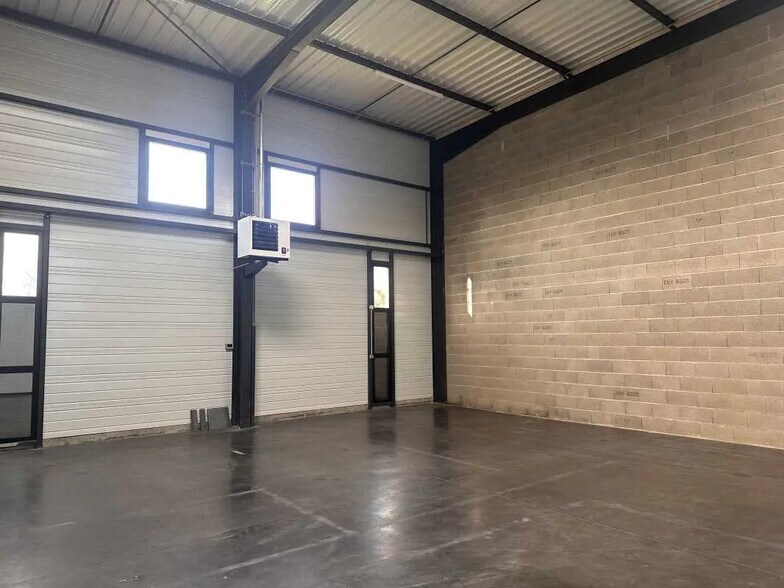 Office in Meyzieu for lease - Interior Photo - Image 3 of 7