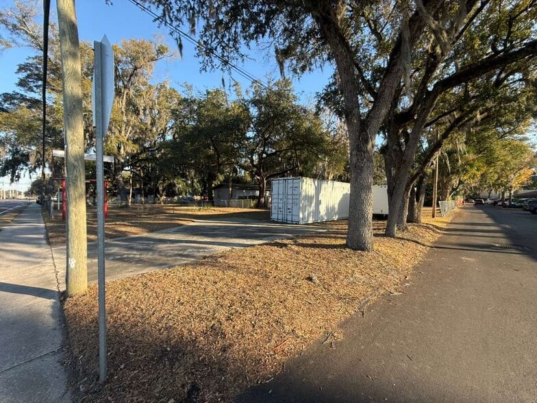 2013 Jammes Rd, Jacksonville, FL à louer - Photo du bâtiment - Image 3 de 9