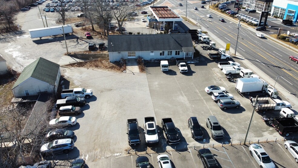 1309 Old Country Rd, Riverhead, NY for sale - Building Photo - Image 3 of 7