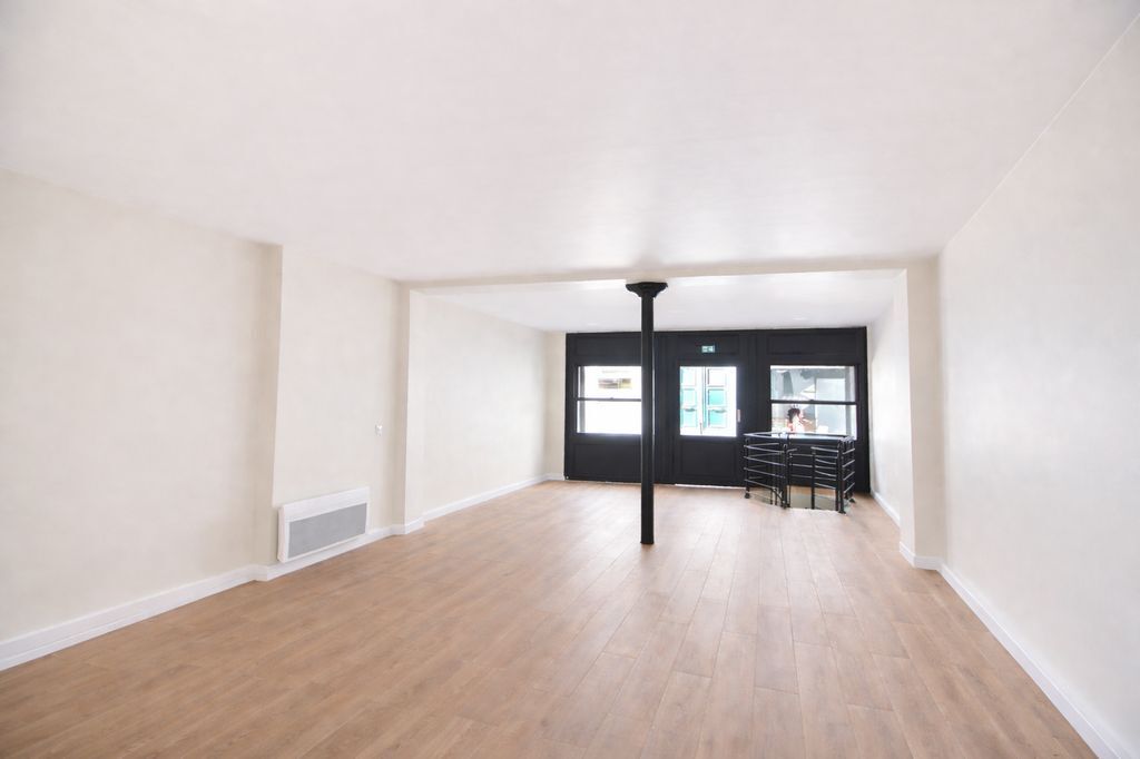 104 Rue De La Folie-Méricourt, Paris for sale Interior Photo- Image 1 of 12