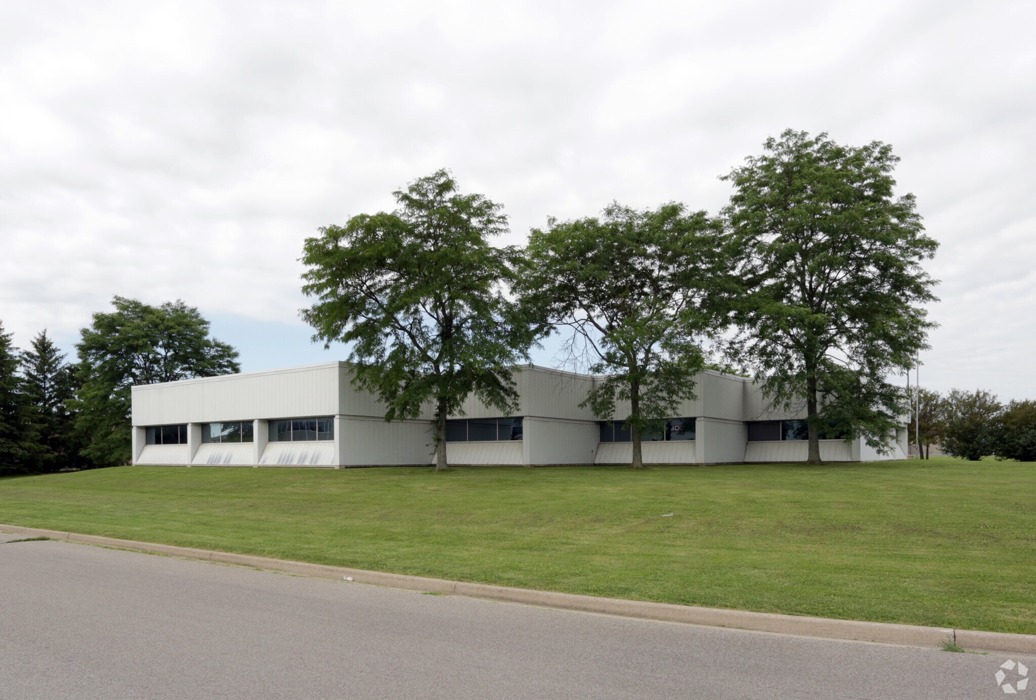 1276 Sandhill Dr, Hamilton, ON for sale Primary Photo- Image 1 of 1