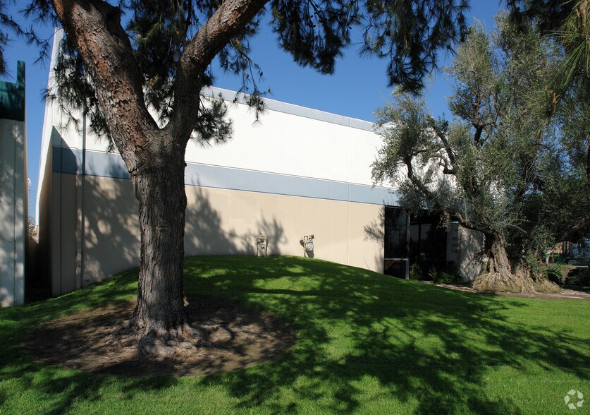 13744 Monte Vista Ave, Chino, CA à louer - Photo du bâtiment - Image 3 de 3