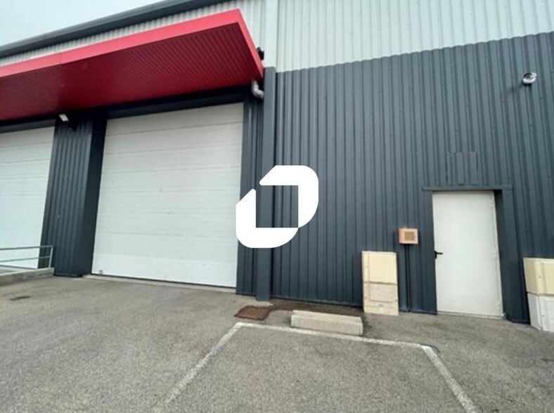 13 Rue De Savoie, Saint-Quentin-Fallavier for lease - Building Photo - Image 1 of 12