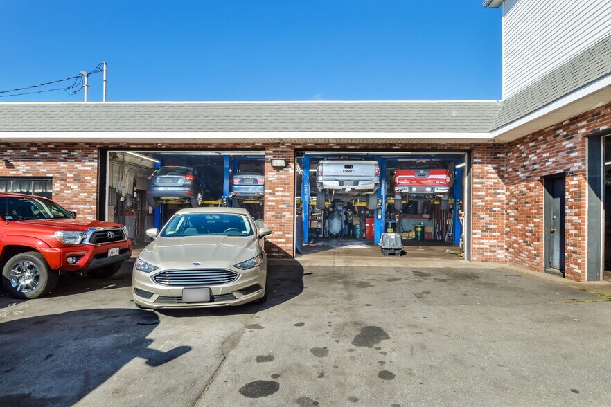 347 Dartmouth St, New Bedford, MA à vendre - Photo du bâtiment - Image 3 de 31