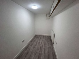 291 Wakefield Rd, Lepton for lease Interior Photo- Image 2 of 2