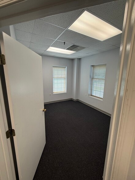 1012 W State College Rd, Dover, DE for lease - Building Photo - Image 2 of 9