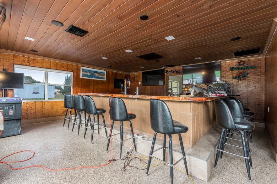 945 Miner Rd, Lake Worth, FL for sale - Building Photo - Image 3 of 5