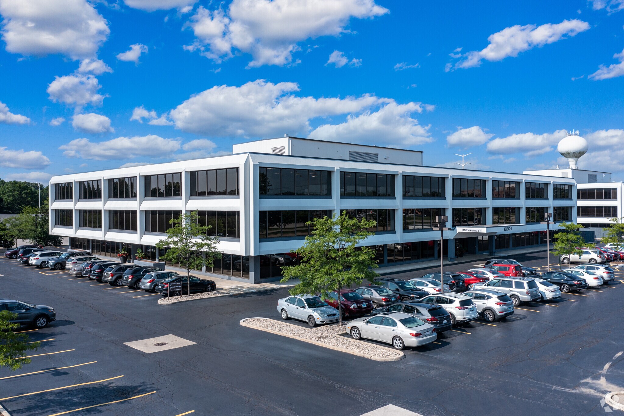 2301 W 22nd St, Oak Brook, IL for lease Building Photo- Image 1 of 10