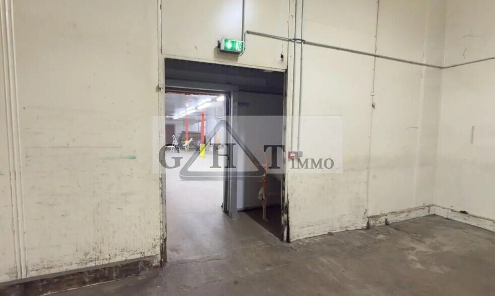 Bureau dans Crégy-lès-Meaux à louer - Photo du bâtiment - Image 3 de 15