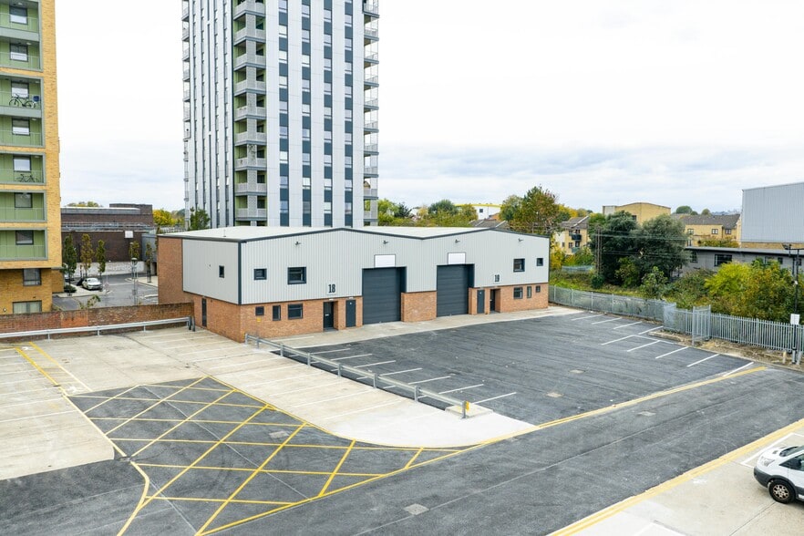 Langhedge Ln, London for lease - Building Photo - Image 2 of 153