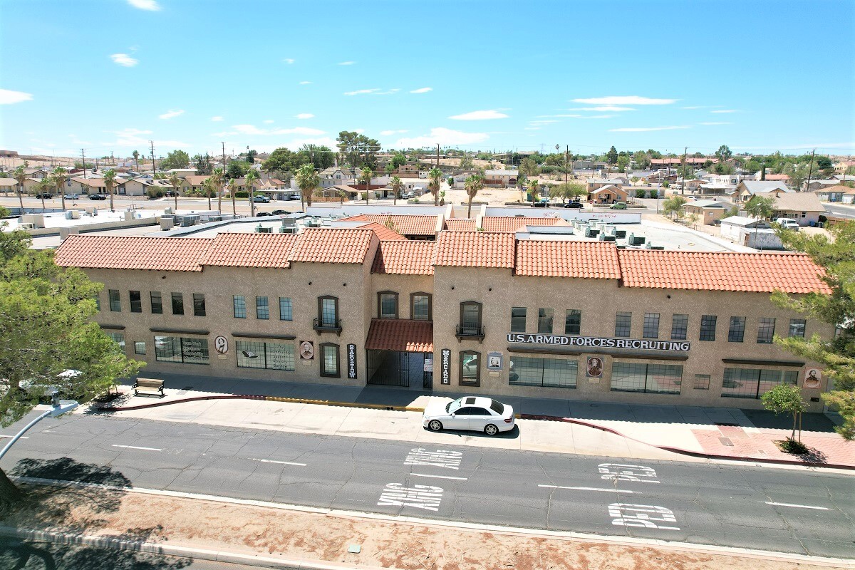 222 E Main St, Barstow, CA à vendre Photo du bâtiment- Image 1 de 18