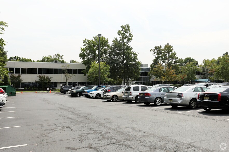 15000 Midlantic Dr, Mount Laurel, NJ for lease - Building Photo - Image 2 of 4