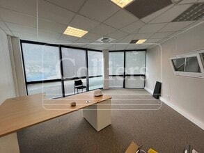 1 Rue Mahatma Gandhi, Aix-en-Provence for lease Interior Photo- Image 2 of 8