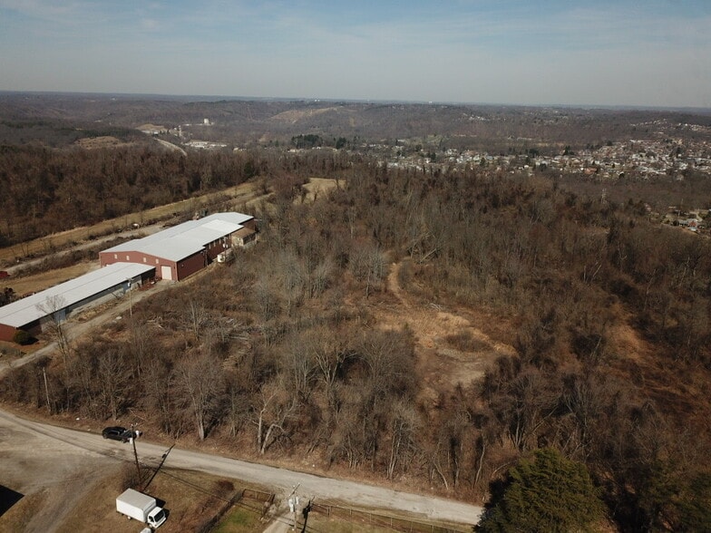 1397 1397 Airport Road, Aliquippa, PA à vendre - Photo du bâtiment - Image 2 de 41