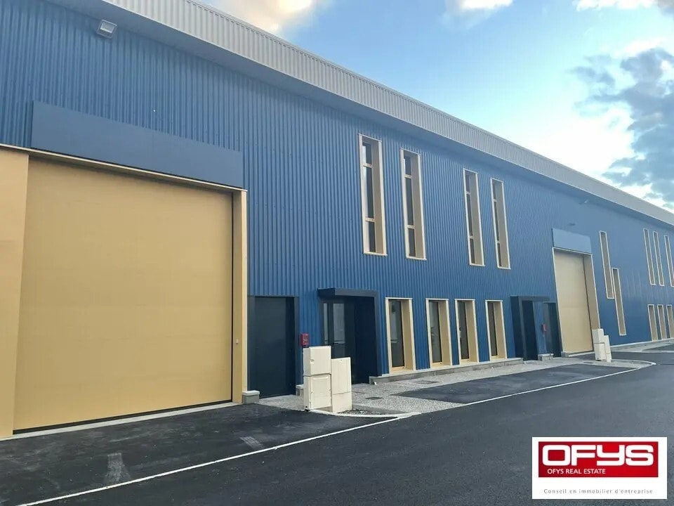 Flex in Saint-Bonnet-de-Mure for lease Building Photo- Image 1 of 5