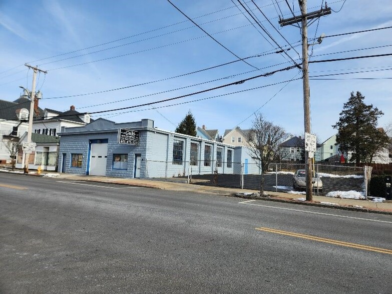 433 Broadway, Pawtucket, RI for sale - Primary Photo - Image 1 of 25