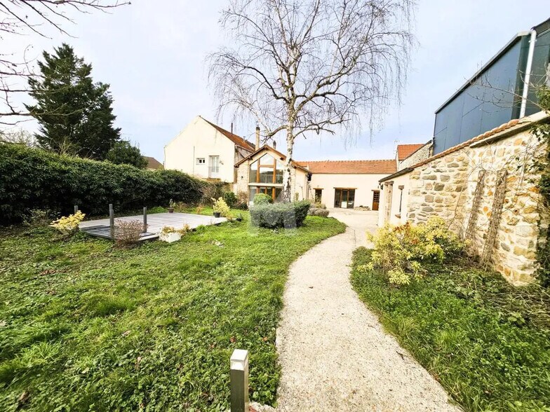 Bureau dans Évry-Courcouronnes à vendre - Photo du bâtiment - Image 2 de 13