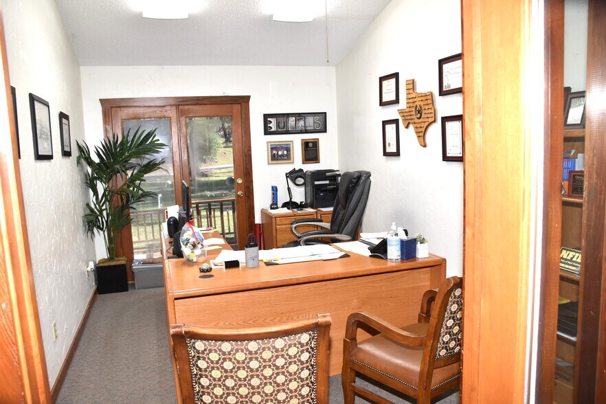 324 E Palestine Ave, Palestine, TX for lease - Interior Photo - Image 3 of 15