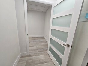 12550 Biscayne Blvd, North Miami, FL à louer Photo intérieure- Image 1 de 4