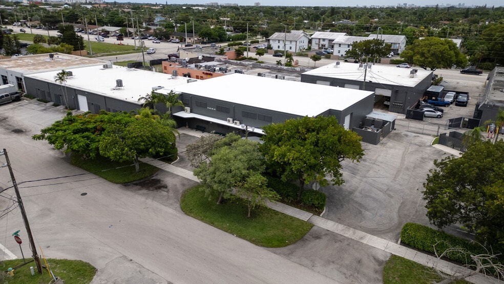 44 SE 9th St, Deerfield Beach, FL for sale - Building Photo - Image 1 of 28