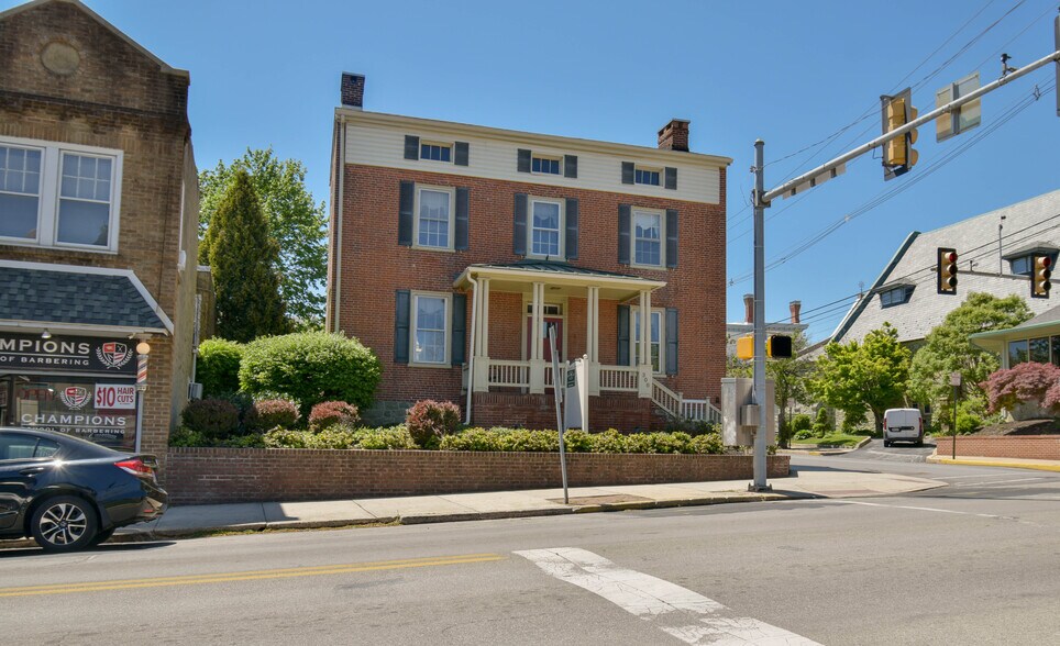 300 S High St, West Chester, PA à vendre - Photo du bâtiment - Image 2 de 11