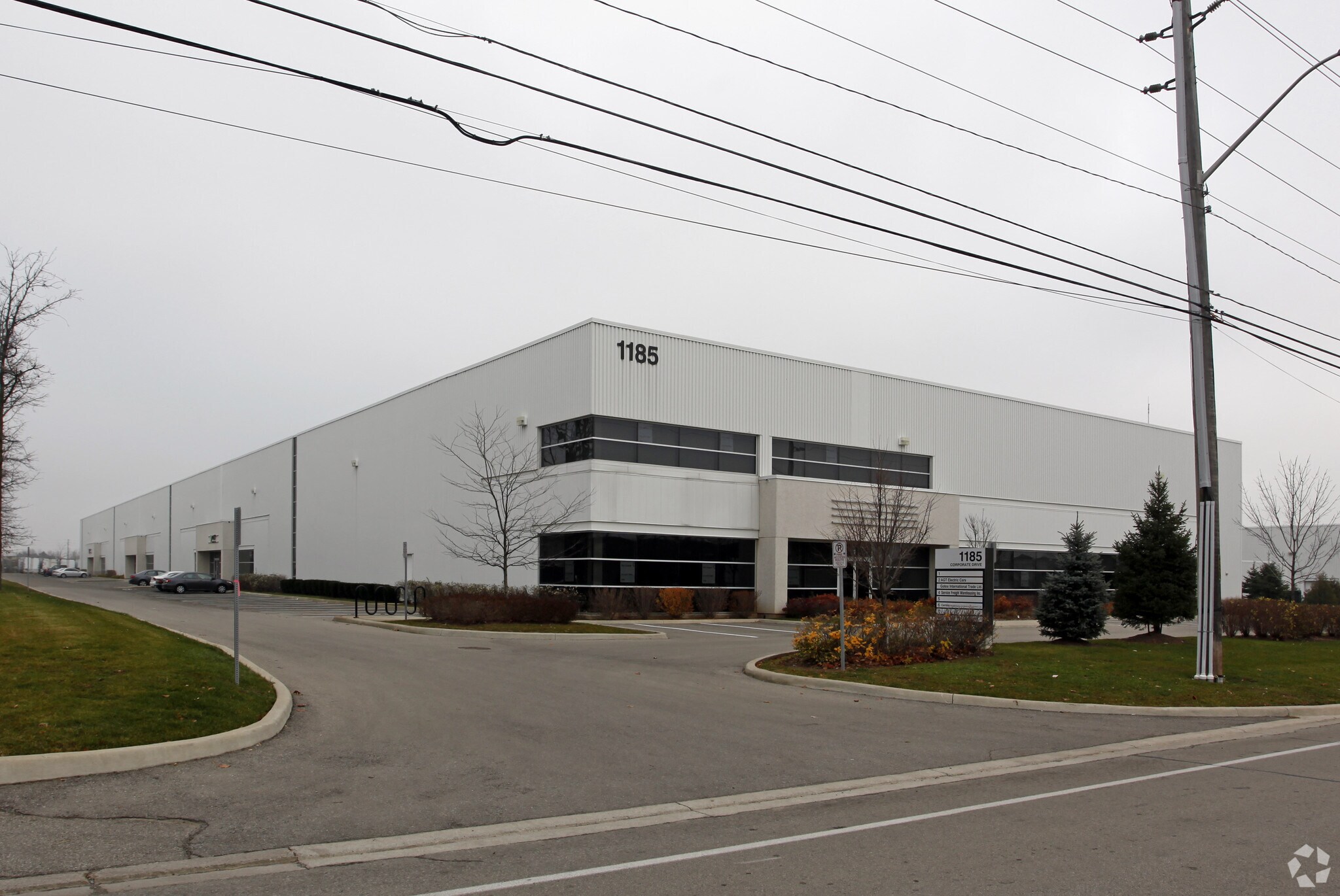 1185 Corporate Dr, Burlington, ON for lease Primary Photo- Image 1 of 3