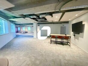 Office in Sèvres for lease Interior Photo- Image 2 of 4