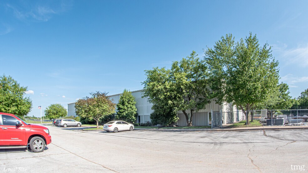 2715 N Airport Commerce Ave, Springfield, MO à vendre - Photo du bâtiment - Image 3 de 5