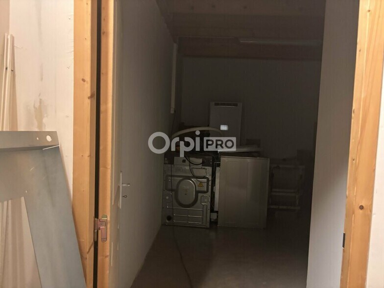 Flex in Avignon for lease - Interior Photo - Image 3 of 7