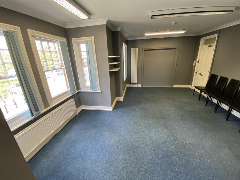 Suite, 7, 8-10 High Beech Road, Loughton à louer - Photo du bâtiment - Image 3 de 6