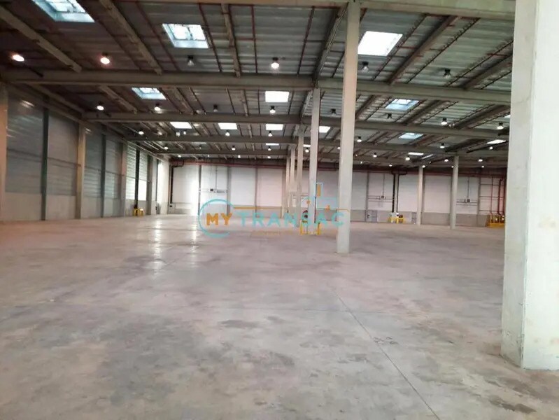 Industrial in Moissy-Cramayel for lease Interior Photo- Image 1 of 12