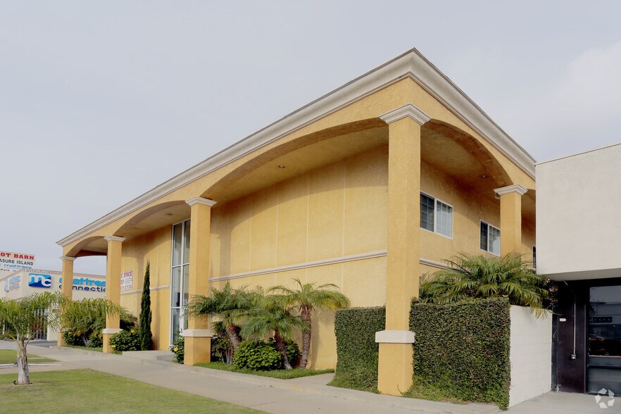 18436 Hawthorne Blvd, Torrance, CA à louer - Photo du bâtiment - Image 3 de 15