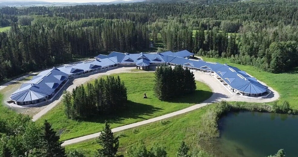 256195 Priddis Greens dr, Foothills, AB à vendre - Photo du bâtiment - Image 3 de 4
