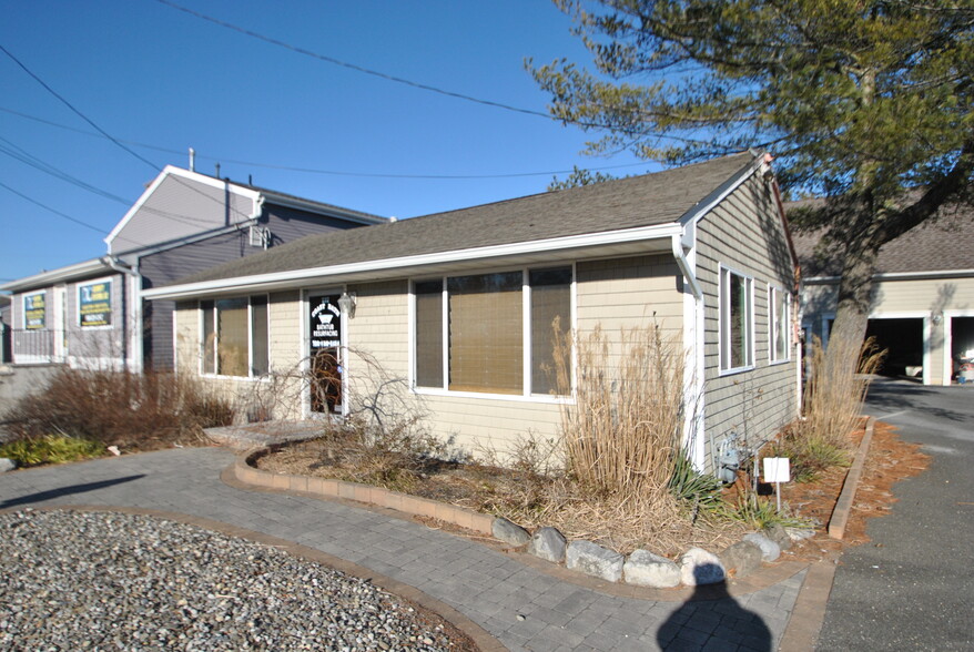 727 Fischer Blvd, Toms River, NJ à vendre - Photo principale - Image 1 de 1