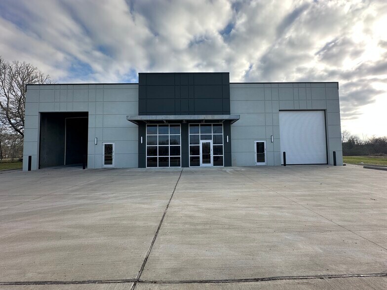 6715 FM 723 Rd, Richmond, TX à louer - Photo principale - Image 1 de 2