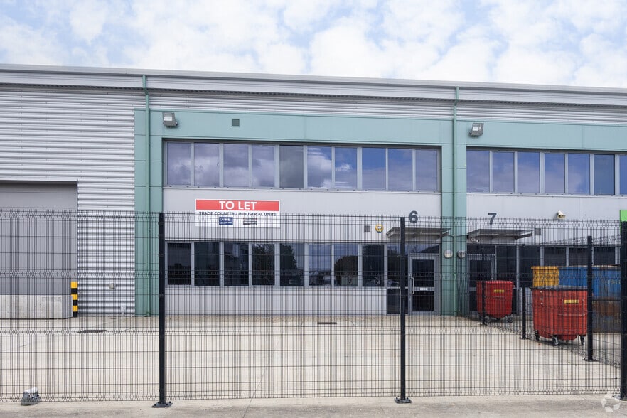 Motherwell Way, Grays à louer - Photo du bâtiment - Image 2 de 2