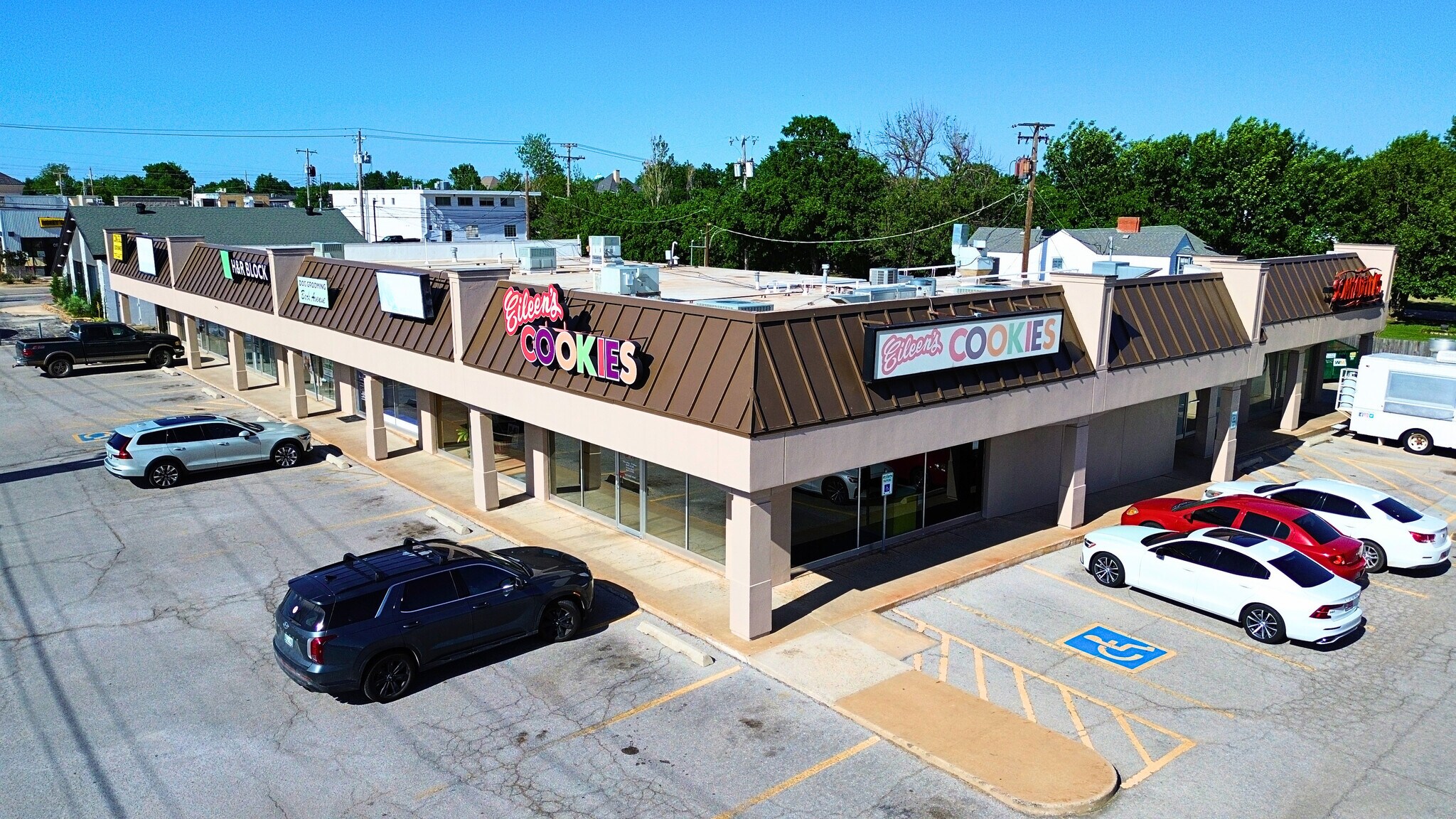 7700-7714 N May Ave, Oklahoma City, OK for lease Primary Photo- Image 1 of 6