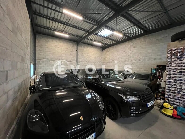 Office in Chassieu for lease - Building Photo - Image 3 of 6