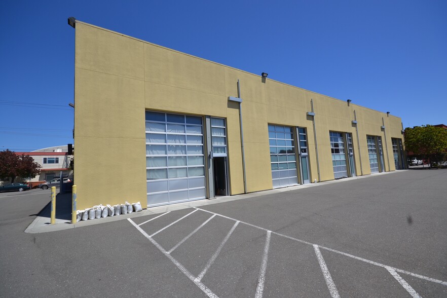 Leased Investment & Development Site portfolio of 2 properties for sale on LoopNet.ca - Building Photo - Image 3 of 4