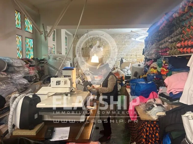 Flex in Paris for lease - Interior Photo - Image 3 of 7