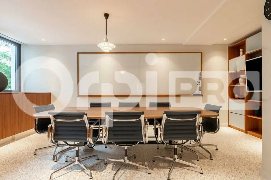 191-195 Avenue Charles De Gaulle, Neuilly-sur-Seine for lease - Building Photo - Image 2 of 21