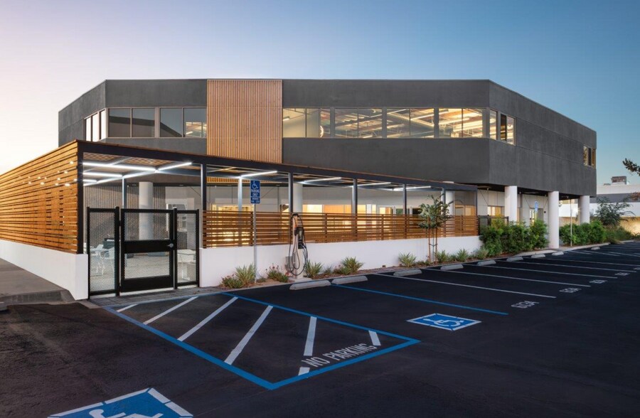 6134 Nancy Ridge Dr, San Diego, CA à louer - Photo du bâtiment - Image 1 de 8